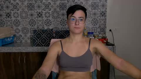 Snapshot of chloe_x_ chatting on 03.07.25 Eva and Sandra online show from 03.07.25