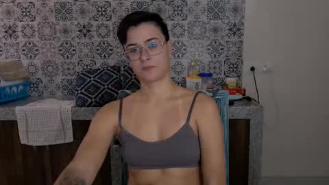 Snapshot of chloe_x_ chatting on 03.11.25 Eva and Sandra online show from 03.11.25