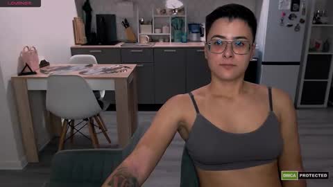 Snapshot of chloe_x_ chatting on 09.13.25 Eva and Sandra online show from 09.13.25