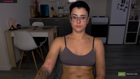 Snapshot of chloe_x_ chatting on 09.16.25 Eva and Sandra online show from 09.16.25