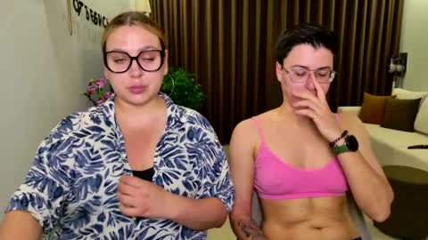 Snapshot of chloe_x_ chatting on 04.04.26 Eva and Sandra online show from 04.04.26