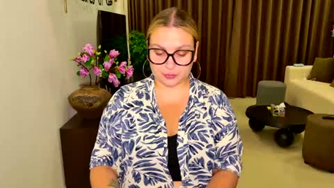 Snapshot of chloe_x_ chatting on 04.22.26 Eva and Sandra online show from 04.22.26