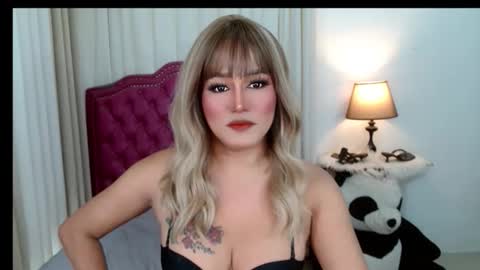 Snapshot of chloeasian chatting on 02.12.26 Chloe online show from 02.12.26