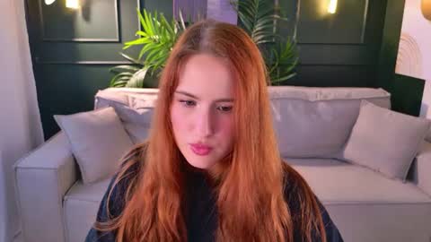 Snapshot of chloeaster chatting on 06.12.26 Chloe online show from 06.12.26