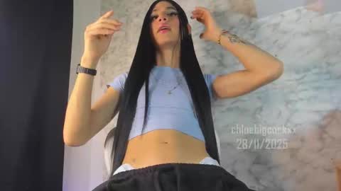 Im Chloe    independent account      online show from 11.29.25