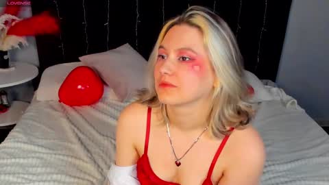 Snapshot of chloebloss0m chatting on 02.14.25 Boni online show from 02.14.25