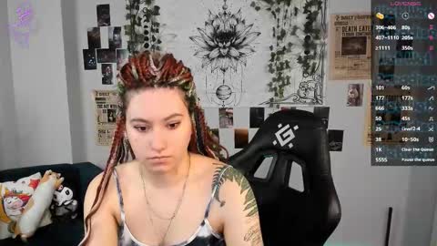 Snapshot of chloebloss0m chatting on 11.18.25 Boni online show from 11.18.25