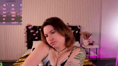 Snapshot of chloebloss0m chatting on 01.06.26 Boni online show from 01.06.26