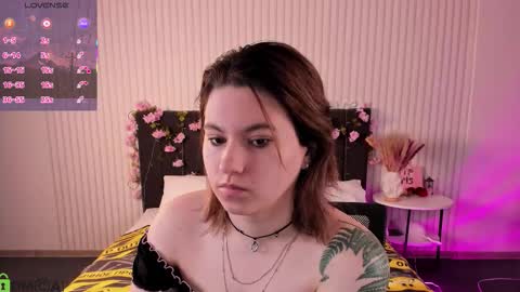 Snapshot of chloebloss0m chatting on 01.07.26 Boni online show from 01.07.26