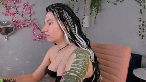 Snapshot of chloebloss0m chatting on 02.25.26 Boni online show from 02.25.26