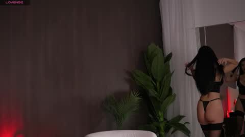Snapshot of chloedevinex chatting on 10.09.25 chloedevinex online show from 10.09.25