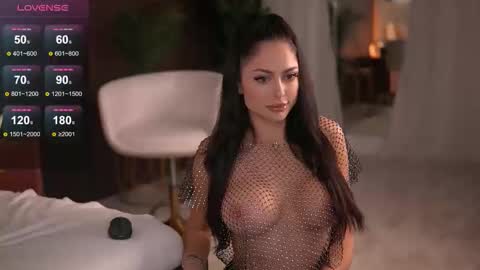 Snapshot of chloedevinex chatting on 10.14.25 chloedevinex online show from 10.14.25