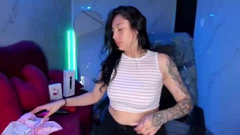 Snapshot of chloee_thompson chatting on 09.21.25 ChloeeThompson online show from 09.21.25