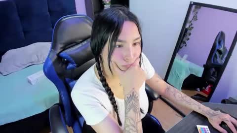 Snapshot of chloee_thompson chatting on 10.22.25 ChloeeThompson online show from 10.22.25