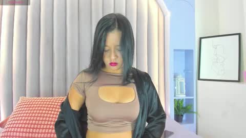 C H L O E  online show from 02.10.26