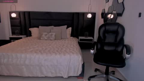 Chloe  OF chloemanson online show from 12.28.24