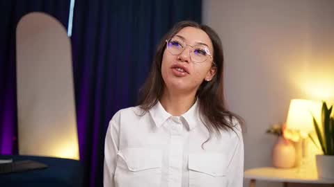 chloemin_ online show from 11.15.25