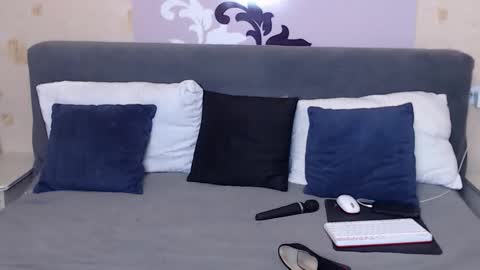 chloemurmeow online show from 11.22.25