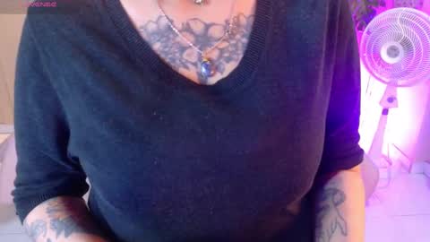 Snapshot of chloerossee chatting on 09.25.25 Chloe rosse online show from 09.25.25