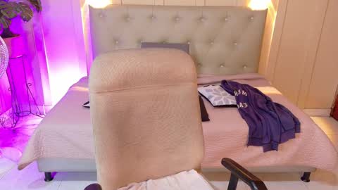 Snapshot of chloerossee chatting on 10.10.25 Chloe rosse online show from 10.10.25