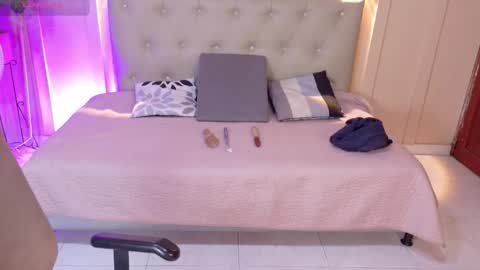 Snapshot of chloerossee chatting on 10.15.25 Chloe rosse online show from 10.15.25