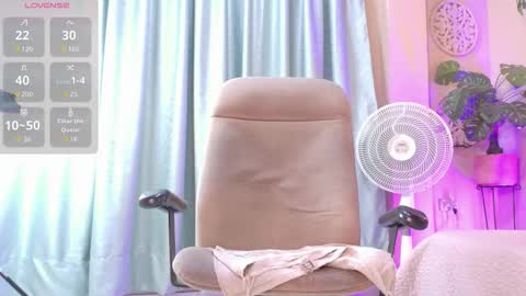 Snapshot of chloerossee chatting on 10.21.25 Chloe rosse online show from 10.21.25