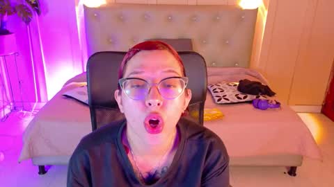 Snapshot of chloerossee chatting on 12.21.25 Chloe rosse online show from 12.21.25