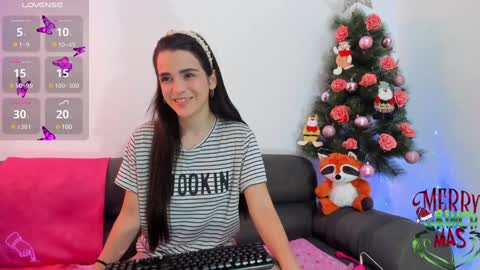 Snapshot of chloesmithx__ chatting on 12.15.24 Chloe online show from 12.15.24