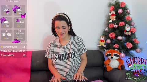 Snapshot of chloesmithx__ chatting on 12.15.24 Chloe online show from 12.15.24