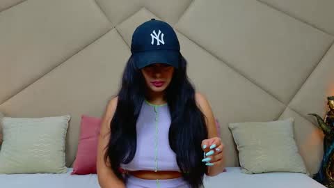 Chloe Vee online show from 09.28.25