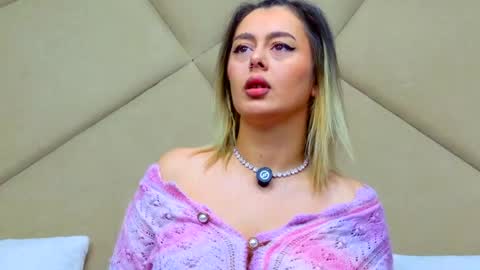 Snapshot of chloevee chatting on 05.18.26 Chloe Vee online show from 05.18.26