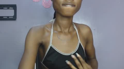 Snapshot of choco_petitqueen chatting on 01.12.25 choco_petitqueen online show from 01.12.25