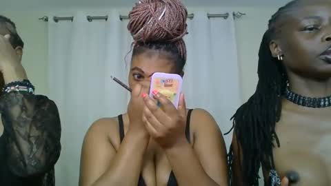 Snapshot of choco_violet chatting on 02.13.25 VIOLET online show from 02.13.25