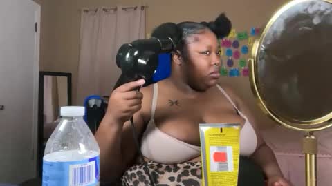 Snapshot of chocolatebunnyxx69 chatting on 05.30.26 Melina online show from 05.30.26