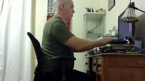 Snapshot of chris2002b chatting on 01.08.25 chris2002b online show from 01.08.25