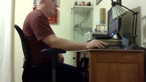 Snapshot of chris2002b chatting on 09.24.25 chris2002b online show from 09.24.25