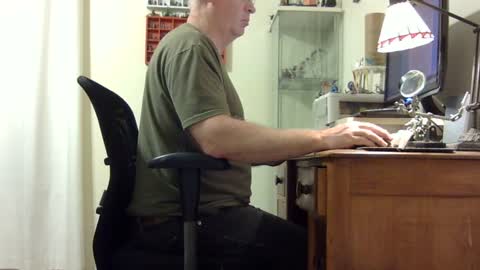 Snapshot of chris2002b chatting on 09.28.25 chris2002b online show from 09.28.25