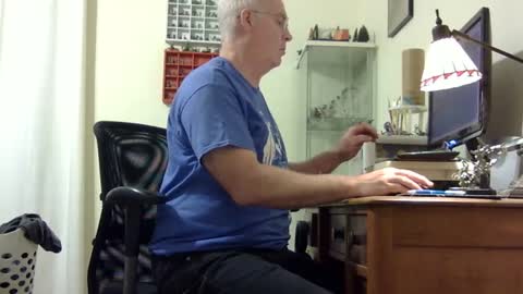 Snapshot of chris2002b chatting on 10.07.25 chris2002b online show from 10.07.25