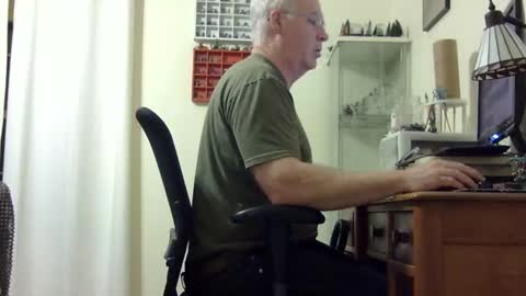 Snapshot of chris2002b chatting on 11.09.25 chris2002b online show from 11.09.25