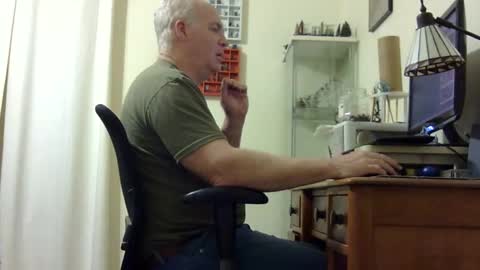 Snapshot of chris2002b chatting on 11.22.25 chris2002b online show from 11.22.25