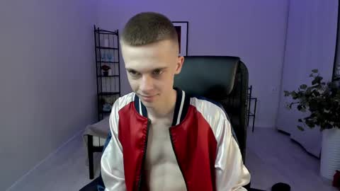 Snapshot of chris_18rown chatting on 03.10.25 Chris Brown online show from 03.10.25