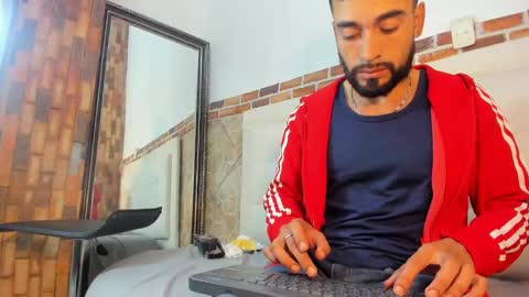 Snapshot of chris_kizz chatting on 12.31.24 chris_kizz online show from 12.31.24