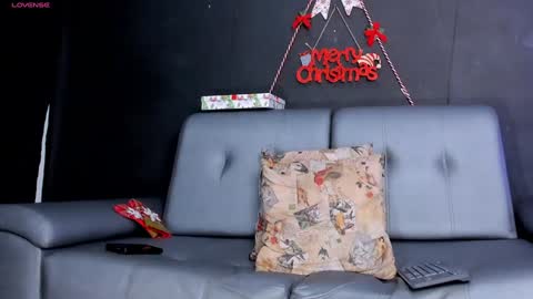 Snapshot of chris_macgregoor chatting on 12.26.24 Chriz online show from 12.26.24