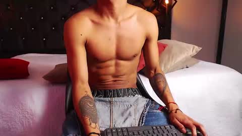 Snapshot of chris_weell chatting on 12.05.24 Chris Weell online show from 12.05.24