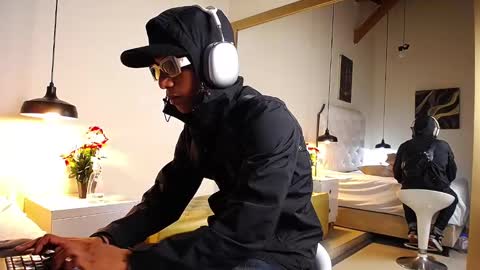 Snapshot of chris_weell chatting on 12.07.24 Chris Weell online show from 12.07.24