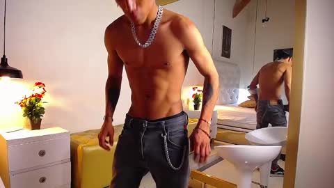 Snapshot of chris_weell chatting on 12.07.24 Chris Weell online show from 12.07.24