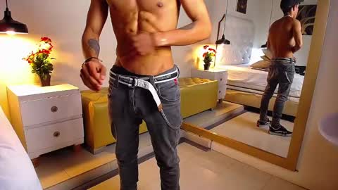 Snapshot of chris_weell chatting on 12.07.24 Chris Weell online show from 12.07.24