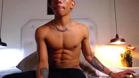 Snapshot of chris_weell chatting on 12.12.24 Chris Weell online show from 12.12.24