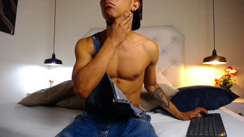 Snapshot of chris_weell chatting on 12.17.24 Chris Weell online show from 12.17.24