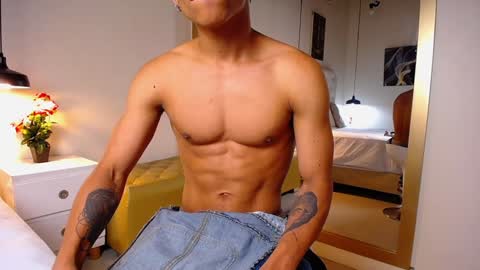 Snapshot of chris_weell chatting on 12.17.24 Chris Weell online show from 12.17.24